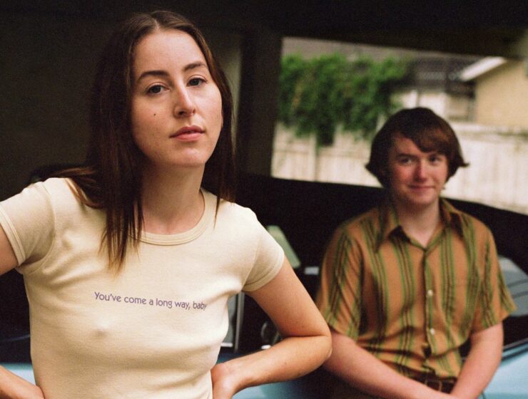 Alana Haim and Cooper Hoffman in Paul Thomas Anderson film Licorice Pizza
