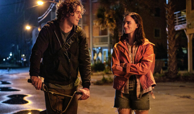 Belmont Cameli as Eli and Emma Pasarow as Auden. in Netflix's Along for the Ride