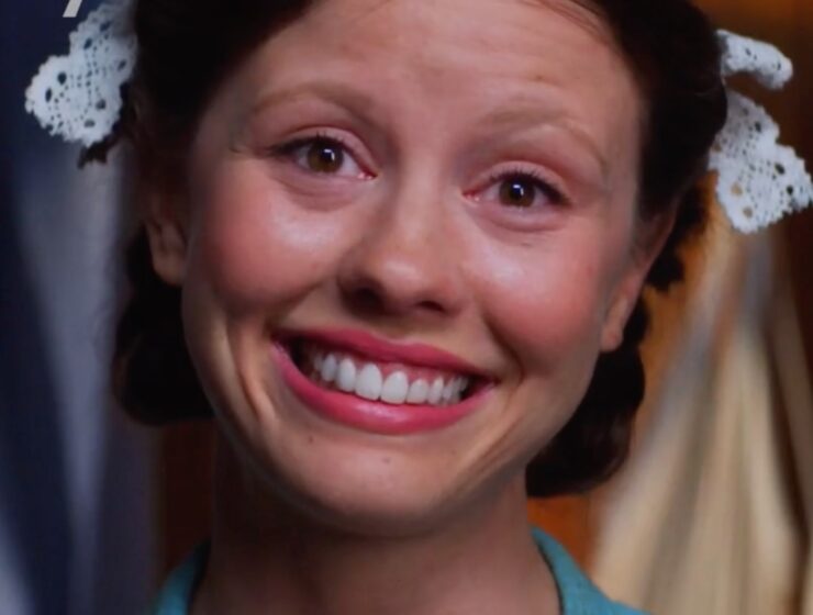 Mia Goth creepy smile in Pearl