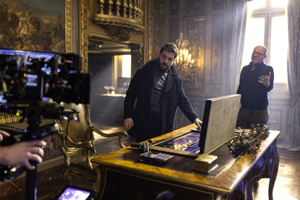 simon cellan jones and kit harington on set of the family plan 2